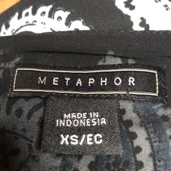 Layered Paisley V-Neck Crop Top Sleeveless - Picture 5 of 5